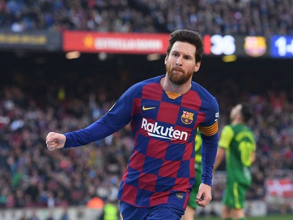 Chuyển nhượng 3/3: Suarez hiến kế để Barca giữ Messi