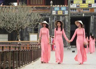 ngu mo thay ao dai